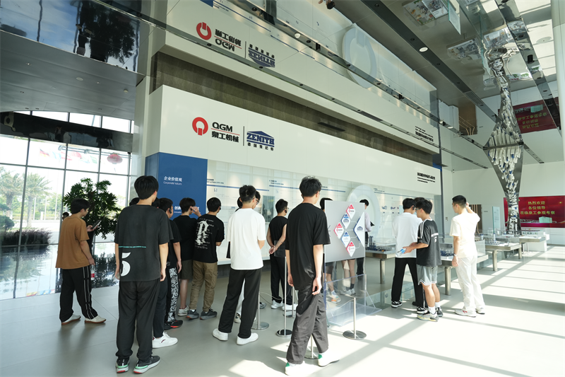 Liming Vocational University visited Fujian Quangong Machinery Co.,Ltd for a job development program.