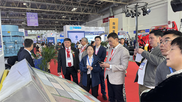 Golden Autumn Gathering to Talk Smart Manufacturing, Quangong's Strength Creates Brilliance