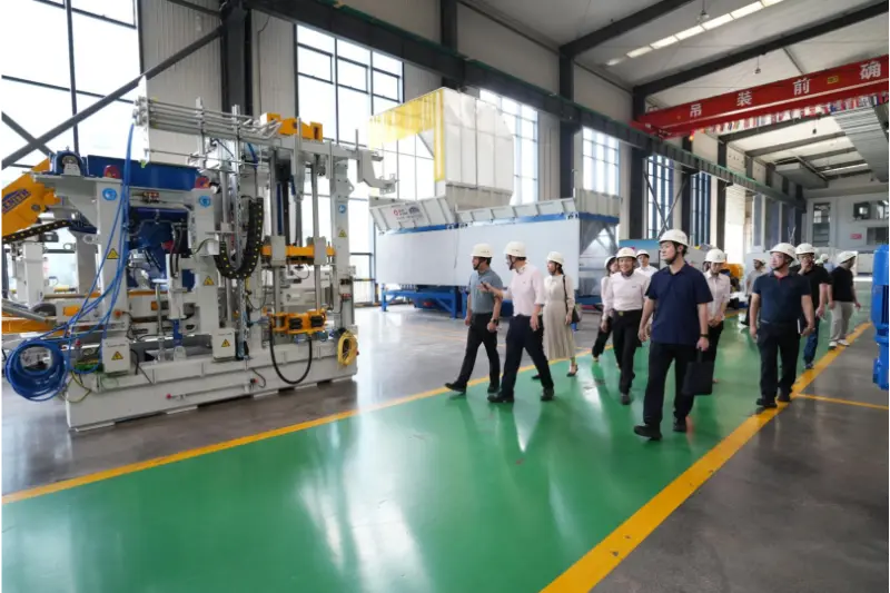 Officials from the Fujian Provincial Department of Industry and Information Technology Visit Quangong Machinery Co., Ltd. for Inspection and Guidance